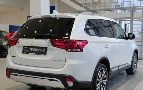Mitsubishi Outlander III рестайлинг 3, 2019 год, 2 272 000 рублей, 6 фотография