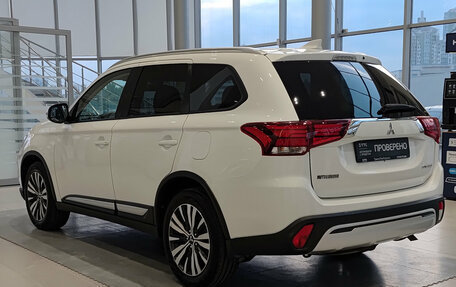 Mitsubishi Outlander III рестайлинг 3, 2019 год, 2 272 000 рублей, 8 фотография