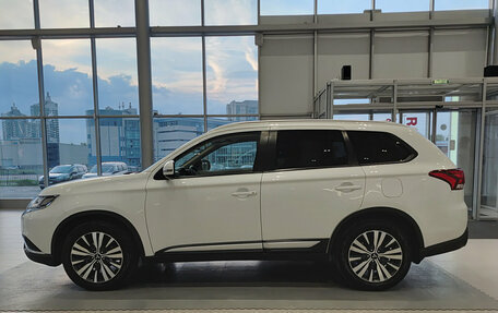 Mitsubishi Outlander III рестайлинг 3, 2019 год, 2 272 000 рублей, 10 фотография