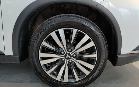 Mitsubishi Outlander III рестайлинг 3, 2019 год, 2 272 000 рублей, 22 фотография