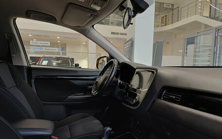 Mitsubishi Outlander III рестайлинг 3, 2019 год, 2 272 000 рублей, 13 фотография