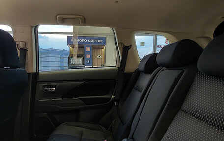 Mitsubishi Outlander III рестайлинг 3, 2019 год, 2 272 000 рублей, 15 фотография