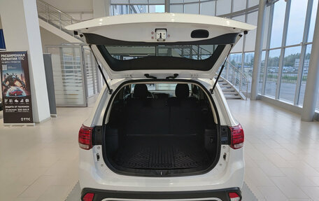 Mitsubishi Outlander III рестайлинг 3, 2019 год, 2 272 000 рублей, 12 фотография