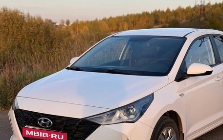 Hyundai Solaris II рестайлинг, 2022 год, 1 750 000 рублей, 4 фотография