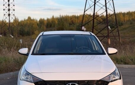 Hyundai Solaris II рестайлинг, 2022 год, 1 750 000 рублей, 3 фотография