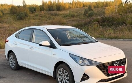Hyundai Solaris II рестайлинг, 2022 год, 1 750 000 рублей, 2 фотография