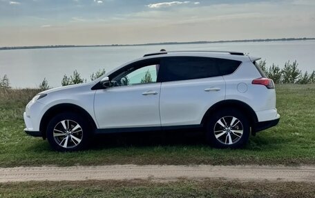 Toyota RAV4, 2017 год, 2 200 000 рублей, 4 фотография