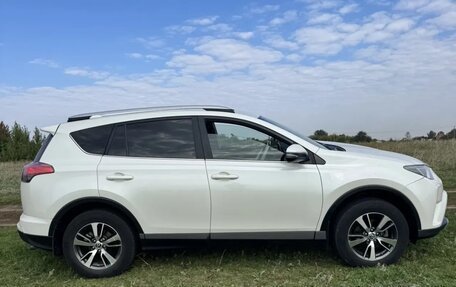Toyota RAV4, 2017 год, 2 200 000 рублей, 3 фотография