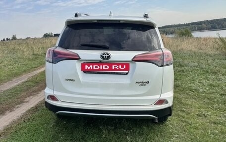 Toyota RAV4, 2017 год, 2 200 000 рублей, 2 фотография