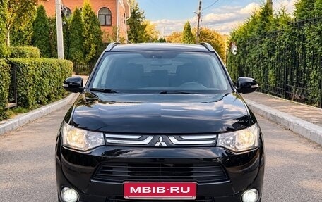 Mitsubishi Outlander III рестайлинг 3, 2013 год, 1 390 000 рублей, 3 фотография