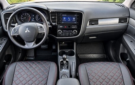 Mitsubishi Outlander III рестайлинг 3, 2013 год, 1 390 000 рублей, 10 фотография