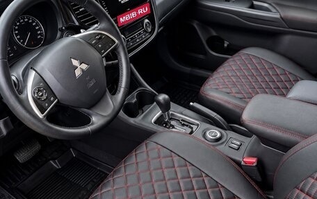 Mitsubishi Outlander III рестайлинг 3, 2013 год, 1 390 000 рублей, 9 фотография