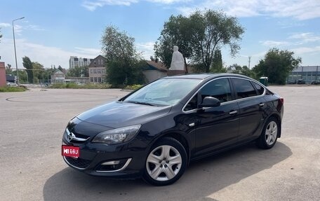 Opel Astra J, 2013 год, 890 000 рублей, 1 фотография