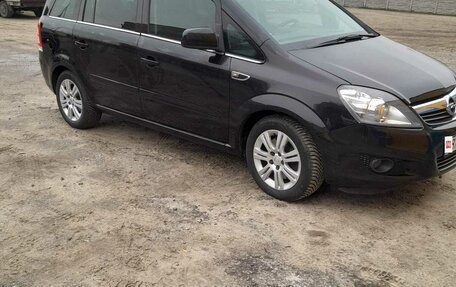 Opel Zafira B, 2013 год, 910 000 рублей, 2 фотография