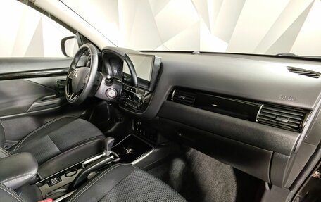 Mitsubishi Outlander III рестайлинг 3, 2019 год, 2 147 000 рублей, 13 фотография