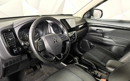 Mitsubishi Outlander III рестайлинг 3, 2019 год, 2 147 000 рублей, 19 фотография