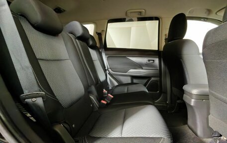 Mitsubishi Outlander III рестайлинг 3, 2019 год, 2 147 000 рублей, 16 фотография