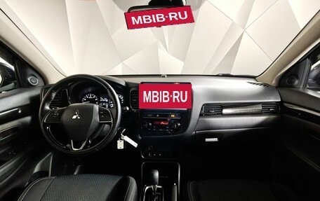 Mitsubishi Outlander III рестайлинг 3, 2019 год, 2 147 000 рублей, 14 фотография