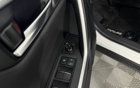 Toyota RAV4, 2021 год, 3 150 000 рублей, 10 фотография