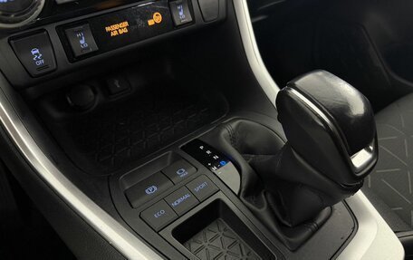 Toyota RAV4, 2021 год, 3 150 000 рублей, 15 фотография
