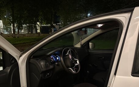 Renault Logan II, 2018 год, 399 000 рублей, 9 фотография