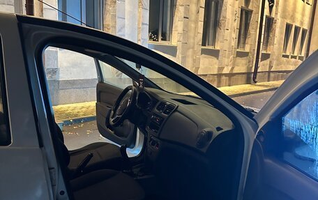 Renault Logan II, 2018 год, 399 000 рублей, 10 фотография