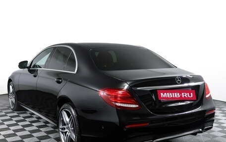 Mercedes-Benz E-Класс, 2020 год, 3 990 000 рублей, 7 фотография