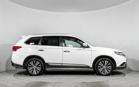Mitsubishi Outlander III рестайлинг 3, 2019 год, 2 310 000 рублей, 4 фотография