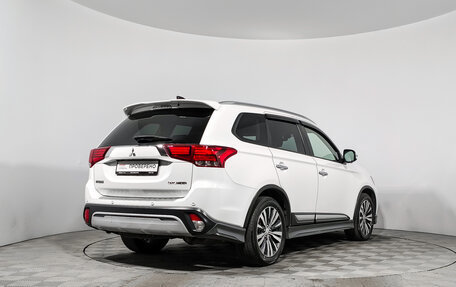 Mitsubishi Outlander III рестайлинг 3, 2019 год, 2 310 000 рублей, 5 фотография
