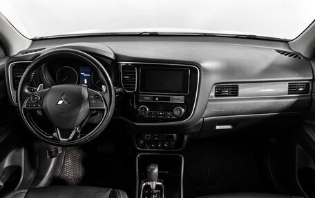 Mitsubishi Outlander III рестайлинг 3, 2019 год, 2 310 000 рублей, 15 фотография