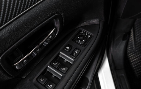 Mitsubishi Outlander III рестайлинг 3, 2019 год, 2 310 000 рублей, 10 фотография