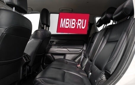 Mitsubishi Outlander III рестайлинг 3, 2019 год, 2 310 000 рублей, 13 фотография