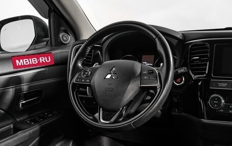 Mitsubishi Outlander III рестайлинг 3, 2019 год, 2 310 000 рублей, 16 фотография