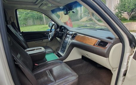 Cadillac Escalade III, 2012 год, 1 850 000 рублей, 4 фотография