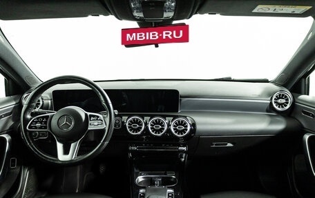 Mercedes-Benz A-Класс, 2019 год, 2 499 700 рублей, 13 фотография