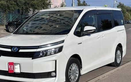Toyota Voxy III, 2016 год, 2 300 000 рублей, 2 фотография