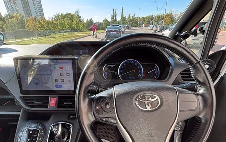 Toyota Voxy III, 2016 год, 2 300 000 рублей, 10 фотография