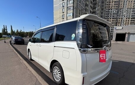 Toyota Voxy III, 2016 год, 2 300 000 рублей, 5 фотография