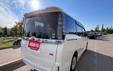 Toyota Voxy III, 2016 год, 2 300 000 рублей, 4 фотография