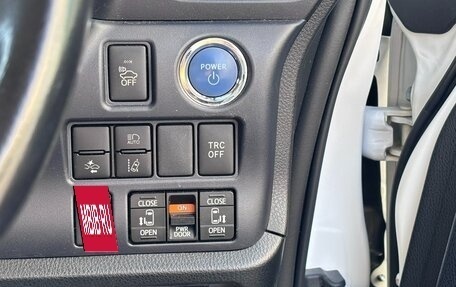Toyota Voxy III, 2016 год, 2 300 000 рублей, 11 фотография