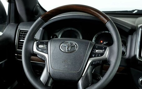 Toyota Land Cruiser 200, 2017 год, 3 898 000 рублей, 15 фотография