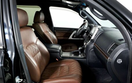 Toyota Land Cruiser 200, 2017 год, 3 898 000 рублей, 21 фотография