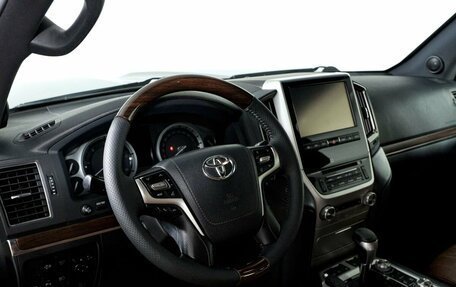 Toyota Land Cruiser 200, 2017 год, 3 898 000 рублей, 19 фотография