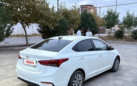 Hyundai Solaris II рестайлинг, 2018 год, 695 000 рублей, 2 фотография