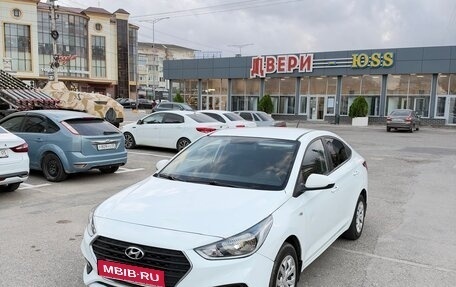 Hyundai Solaris II рестайлинг, 2018 год, 695 000 рублей, 1 фотография