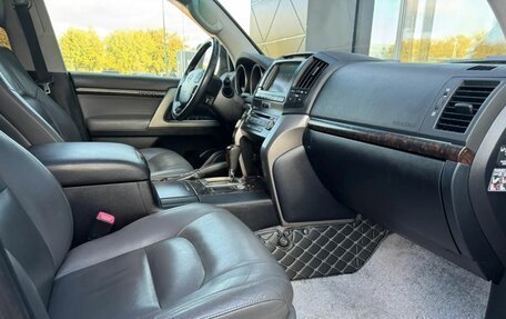 Toyota Land Cruiser 200, 2010 год, 2 700 000 рублей, 10 фотография