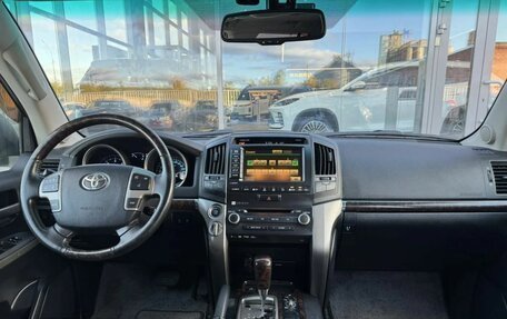 Toyota Land Cruiser 200, 2010 год, 2 700 000 рублей, 9 фотография