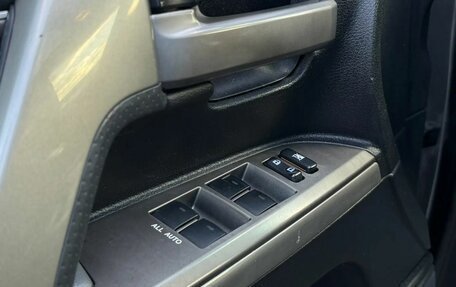 Toyota Land Cruiser 200, 2010 год, 2 700 000 рублей, 18 фотография
