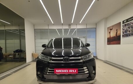 Toyota Highlander III, 2019 год, 3 650 000 рублей, 2 фотография