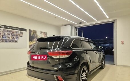 Toyota Highlander III, 2019 год, 3 650 000 рублей, 4 фотография